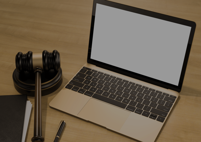 Laptop op bureau + rechten